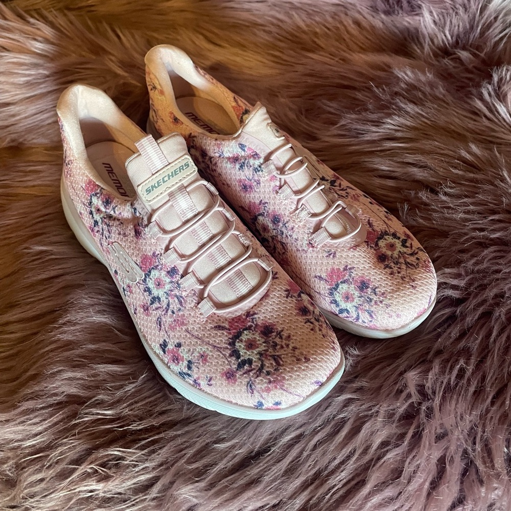 Skechers Women's 7 Pink Floral Athletic Shoes Brand New Memory Foam